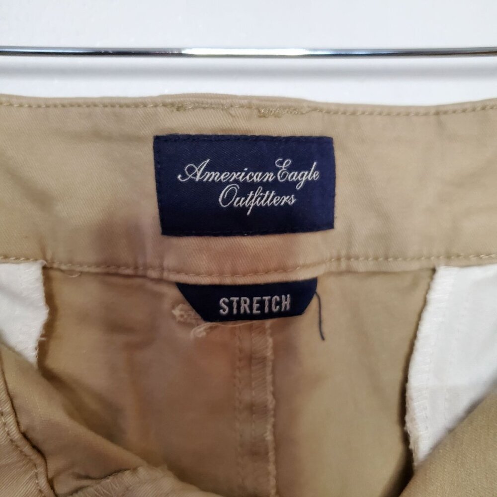 American Eagle Outfitters Women's Khaki Stretch Shorts With Button & Zip Closure - Picture 6 of 7